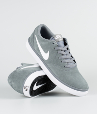Nike - Skor Check Solar