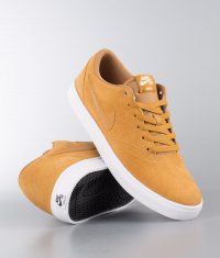 Nike - Skor Check Solar