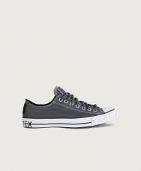 Converse - Sneakers från Converse i GORE-TEX som är ett vattentätt material som släpper igenom luft. Skorna har svarta skosnören och på plösen finns en patch med en logotyp. Insidan är fodrad i ett mjukt material och tåkappan är vit. Sulan är tillverkad i gummi och