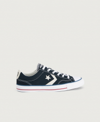 Converse - Sneakers från Converse som i textil som har detaljer i en mockaimitation. På plösen finns en patch med en logotyp och sulan är tillverkad i gummi. Insidan är fodrad i textil och tåkappan är gummerad.