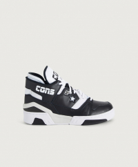 Converse - Sneakers från Converse i en hög modell. Skorna har detaljer i skinn och vita detaljer. På plösen finns en logotyp och insidan är fodrad i textil. Sulan är tillverkad i gummi.
