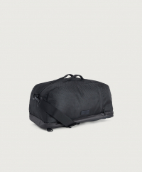 Eastpak - Weekendbag från Eastpak som har en vattenavvisande yta. Väskan kan även användas som en ryggsäck och rymmer 32 liter. På insidan finns plats för en 17