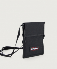 Eastpak - Axelremsväska från Eastpak i canvas. Väskan har en patch med en logotyp och axelbandet har en justerbar längd.- Bredd : ca 13 cm - Höjd : ca 18 cm
