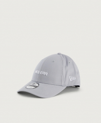 New Era - Keps från New Era med en broderad logotyp. Kepsen har en böjd skärm och baktill finns en snapback som gör att du kan justera passformen.