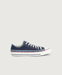 Converse - Sneakers från Converse i textil. Skorna har patch med en logotyp på plösen och sulan är vit. Insidan är fodrad i ett mjukt material och tåkappan är i gummi.