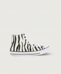Converse - Sneakers All Star High från Converse är i canvas med gummiklädd tå och matchande ränder på sulkanten. Converse-märke på skaftet. Textilfoder och lätt stoppad textilinnersula. Mönstrad gummiytterula.