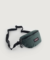 Eastpak - Axelremsväska från Eastpak i canvas. Väskan har ett yttre fack och ett huvudfack som stängs med hjälp av en dragkedja. Axelbandet har en justerbar längd.- Bredd : 26 cm- Höjd : 14 cm- Djup : 2 cm