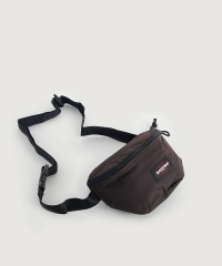 Eastpak - Axelremsväska från Eastpak i canvas. Väskan har ett yttre fack och ett huvudfack som stängs med hjälp av en dragkedja. Axelbandet har en justerbar längd.- Bredd : 26 cm- Höjd : 14 cm- Djup : 2 cm