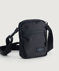 Eastpak - Axelremsväska från Eastpak i nylon. Väskan har ett justerbart axelband och två fack som stängs med hjälp av en dragkedja. På insidan finns ett fack. - Bredd : 21 cm- Höjd : 16 cm- Djup : 4 cm