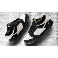 Nike - SB Dunk Low x Staple "Panda Pigeon"