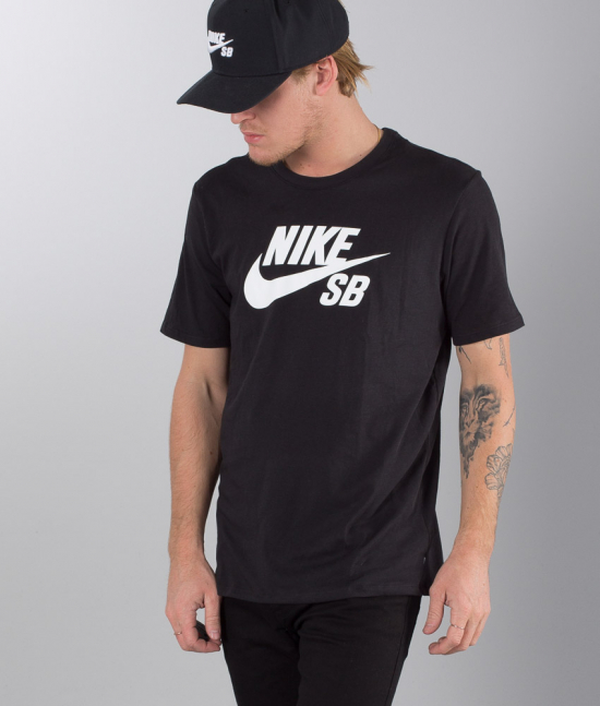 Nike T-shirt Logo